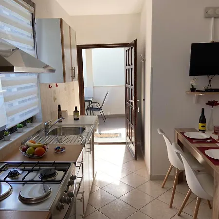 Daire Madis & Free Bikes